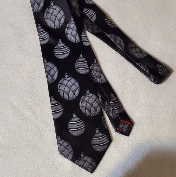 Holiday Traditions by MMG Silk Holiday Tie - Picture 6 of 6